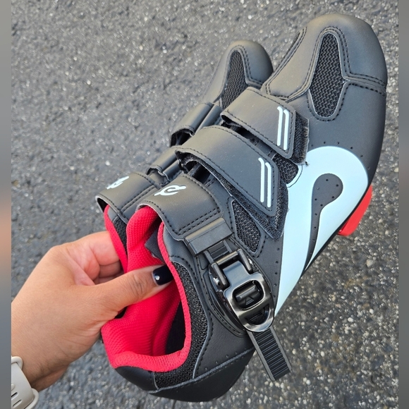 Peloton Black Cycling Shoes with Red Interior-Size 8 - Picture 5 of 6